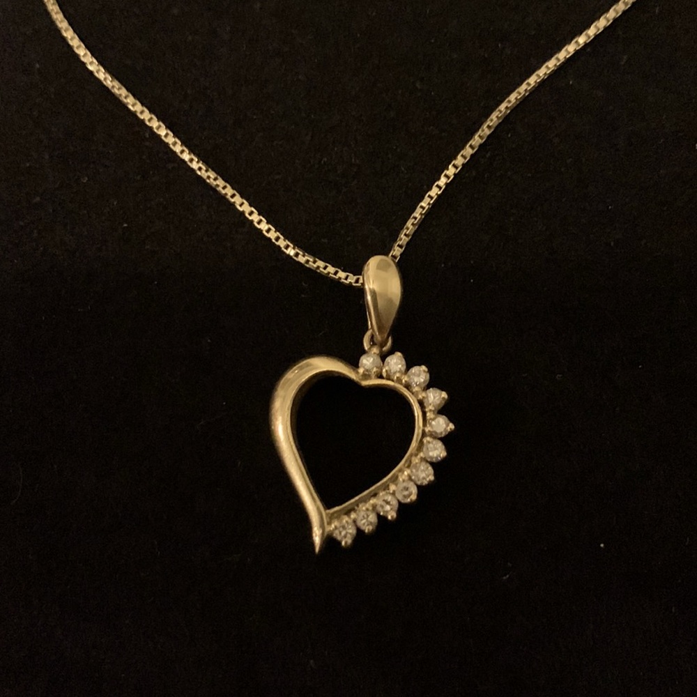 Gold heart pendant necklace with with 11 small cut diamonds